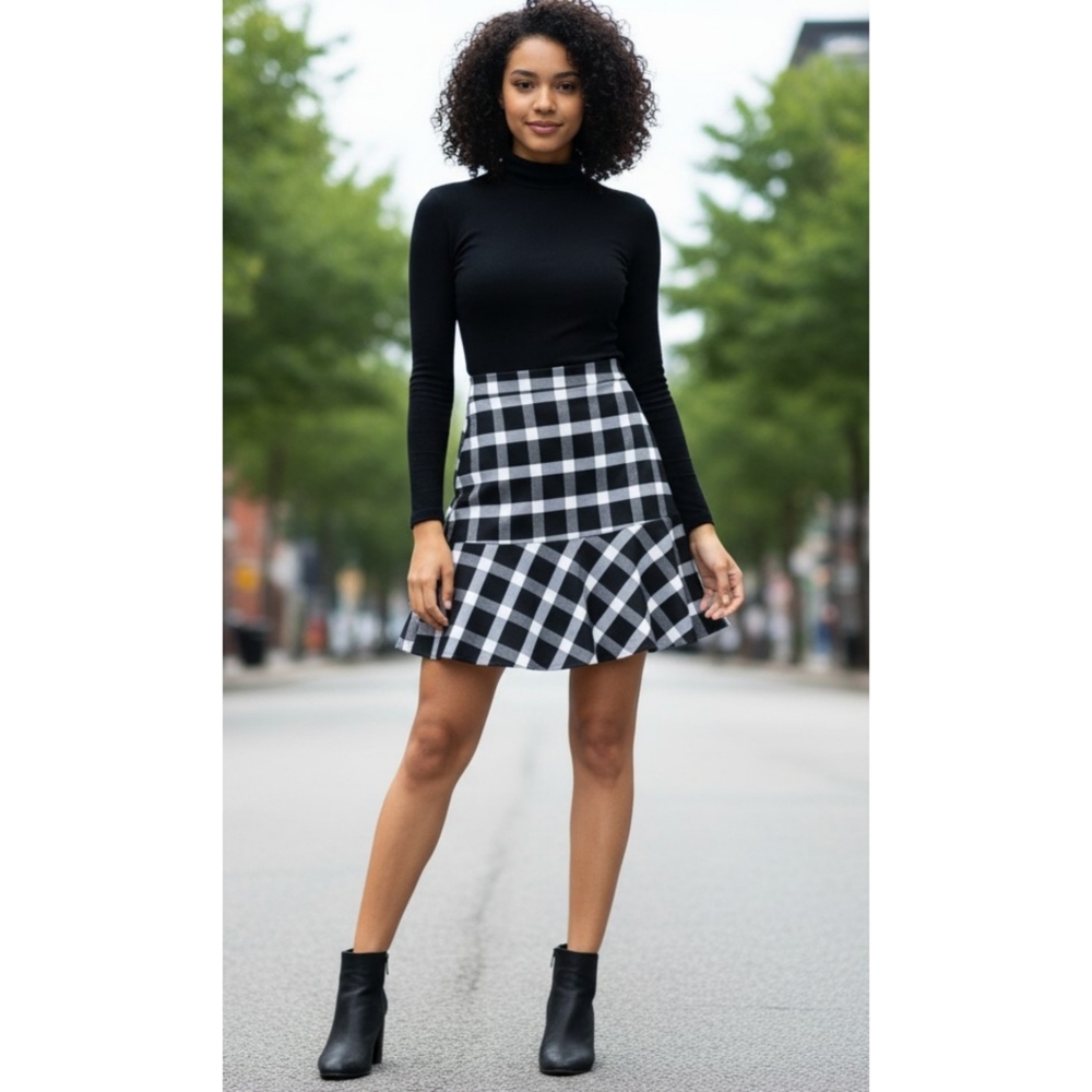 Gap Flute Mini Skirt Black & White Plaid Size 6